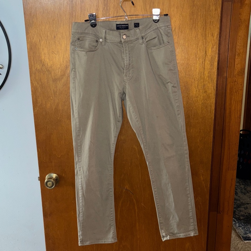 Lucky Brand Men's Khaki Chinos